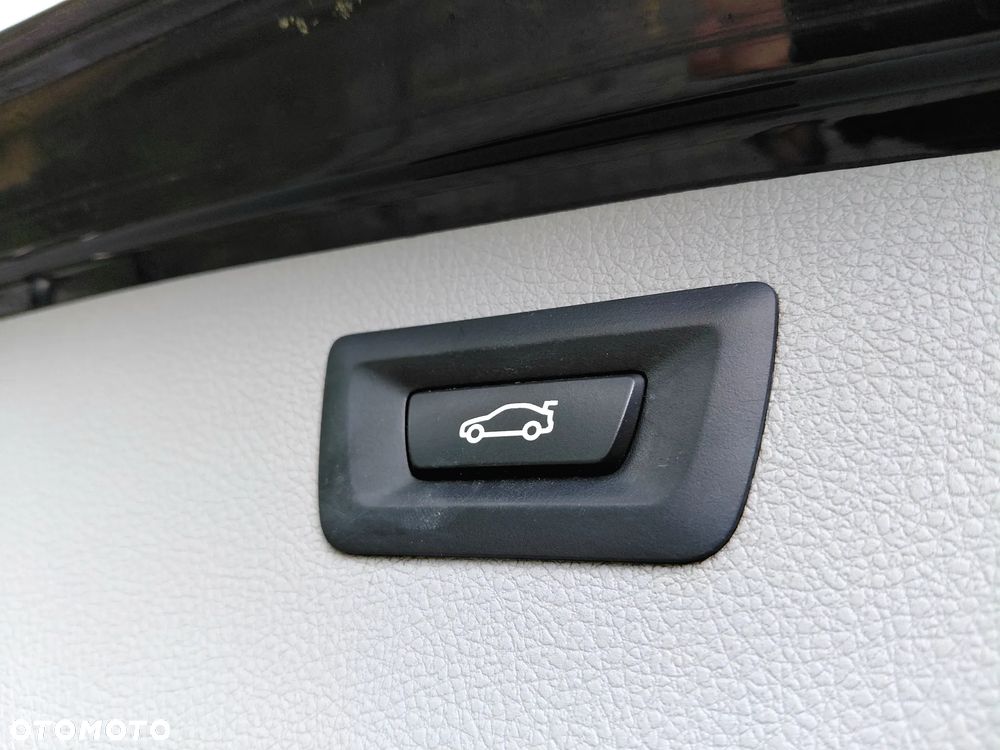 BMW Seria 3 320i M Sport - 32