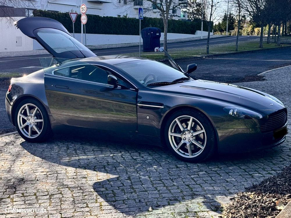 Aston Martin Vantage Coupe - 14