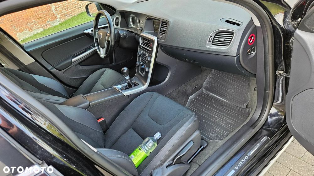 Volvo V60 2.0T R-Design - 9