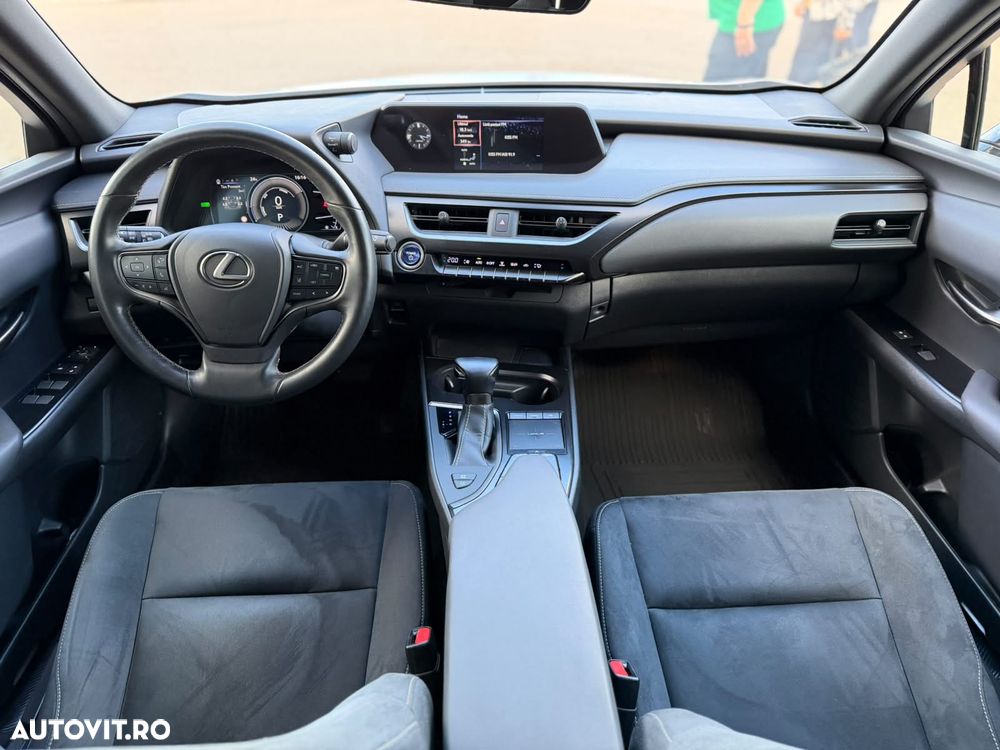 Lexus UX 250h (E-FOUR) Business Edition - 16