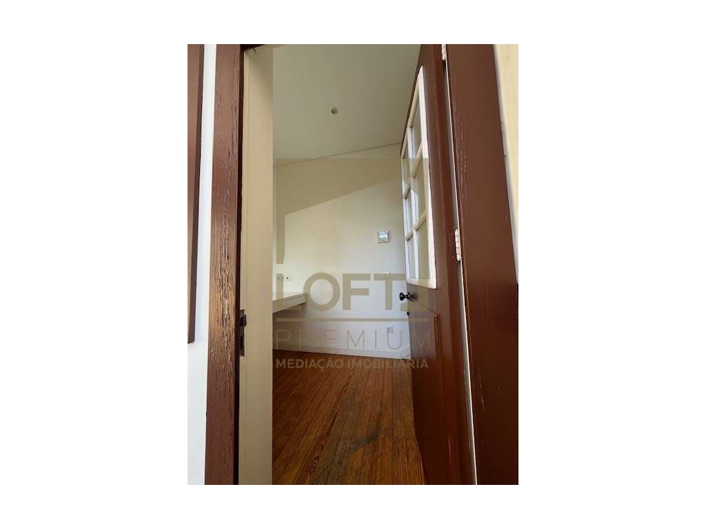 Apartamento T1+1 c/ Pátio no Centro Histórico de Guimarães - Grande imagem: 2/22