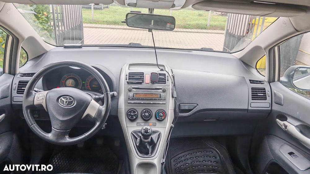 Toyota Auris 1.4 D-4D Luna - 5