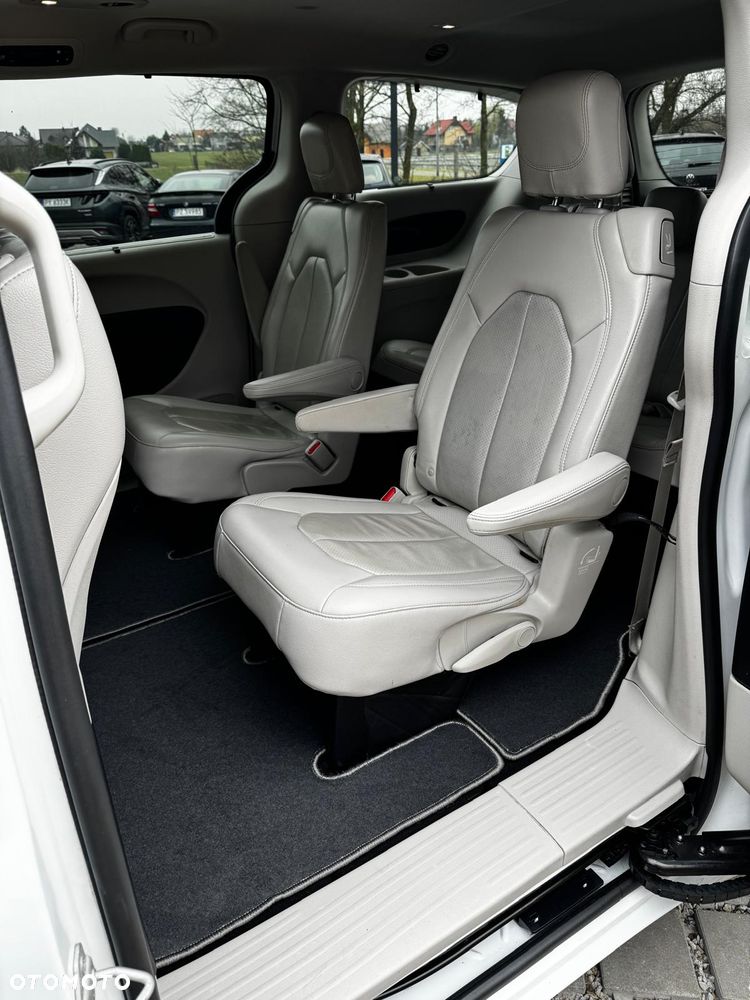Chrysler Pacifica - 9