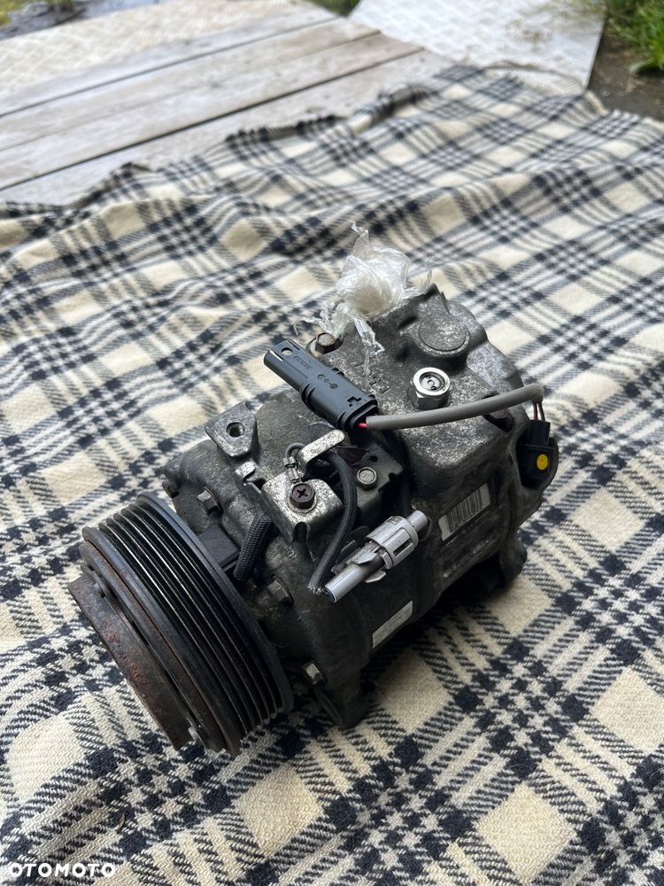 Pompa kompresor Klimatyzacji BMW 2.0i - 1