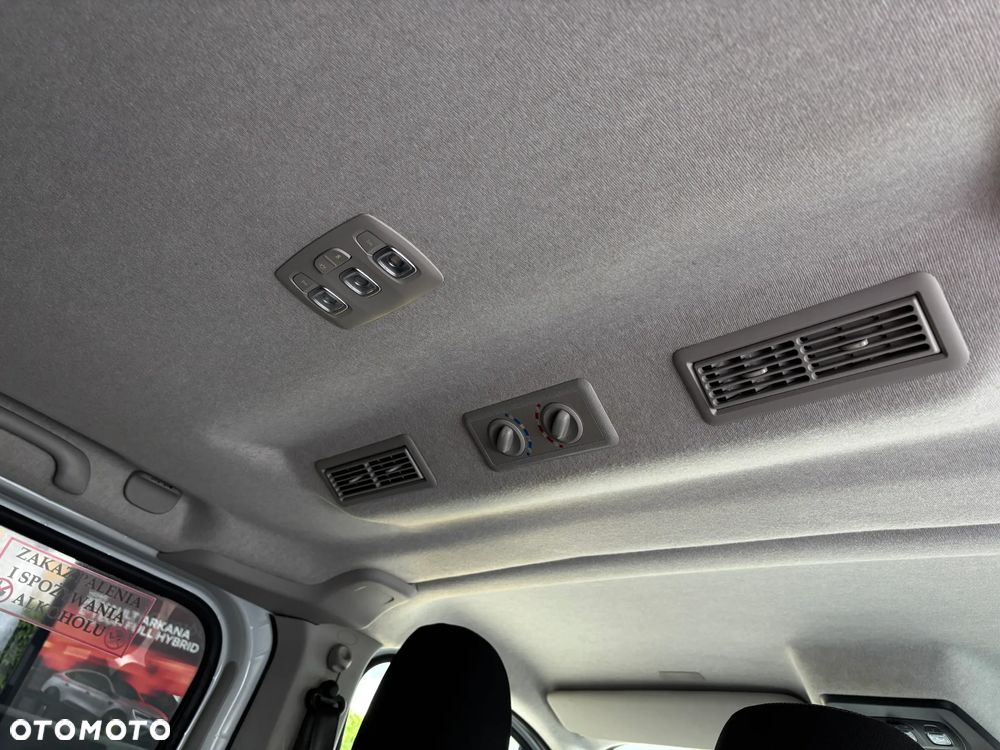 Renault Trafic 2.0 dCi - 11