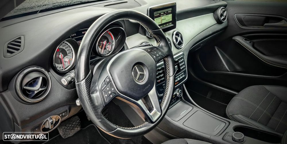 Mercedes-Benz GLA 220 d 7G-DCT AMG Line - 13