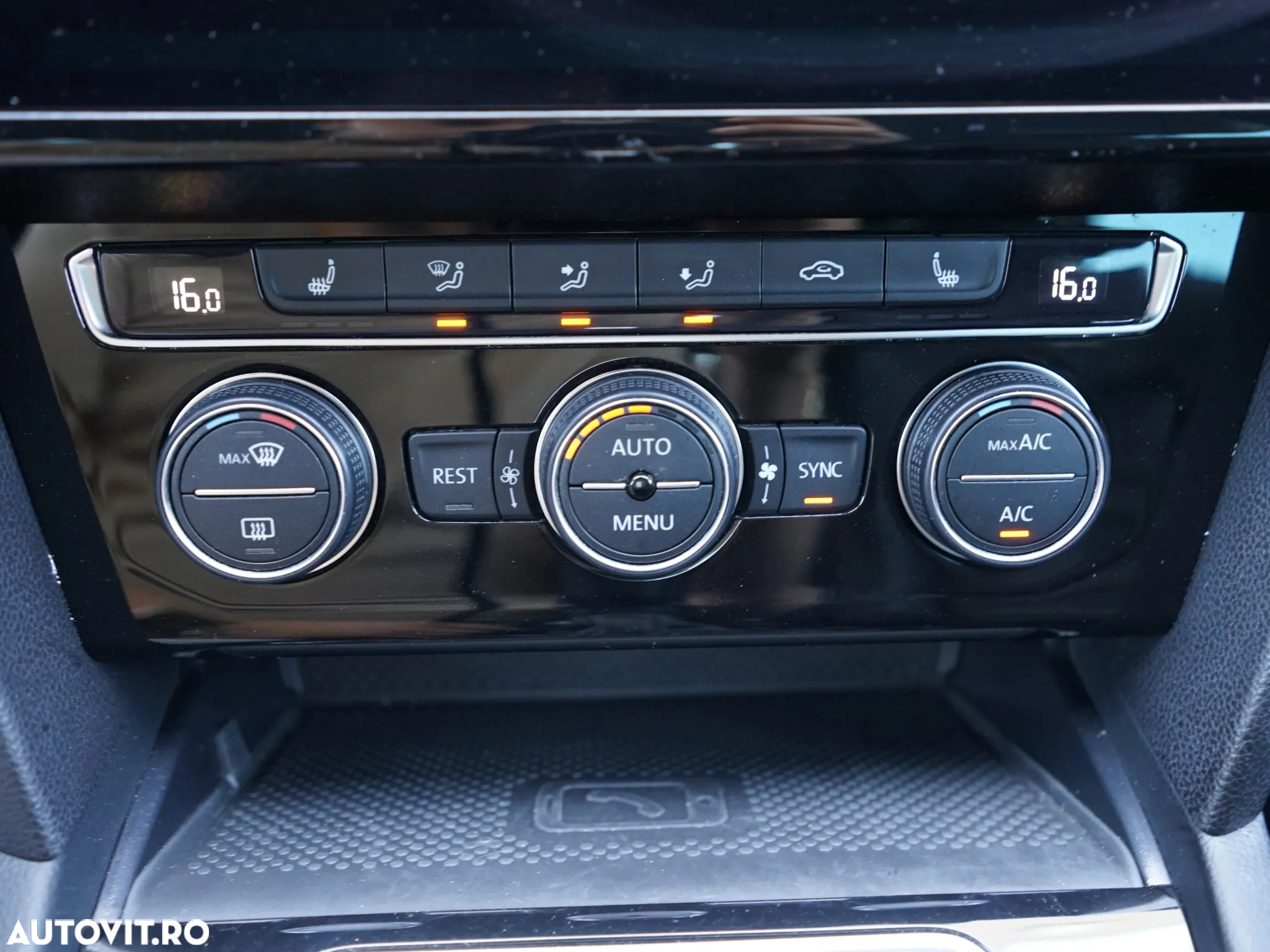 Volkswagen Passat - 32