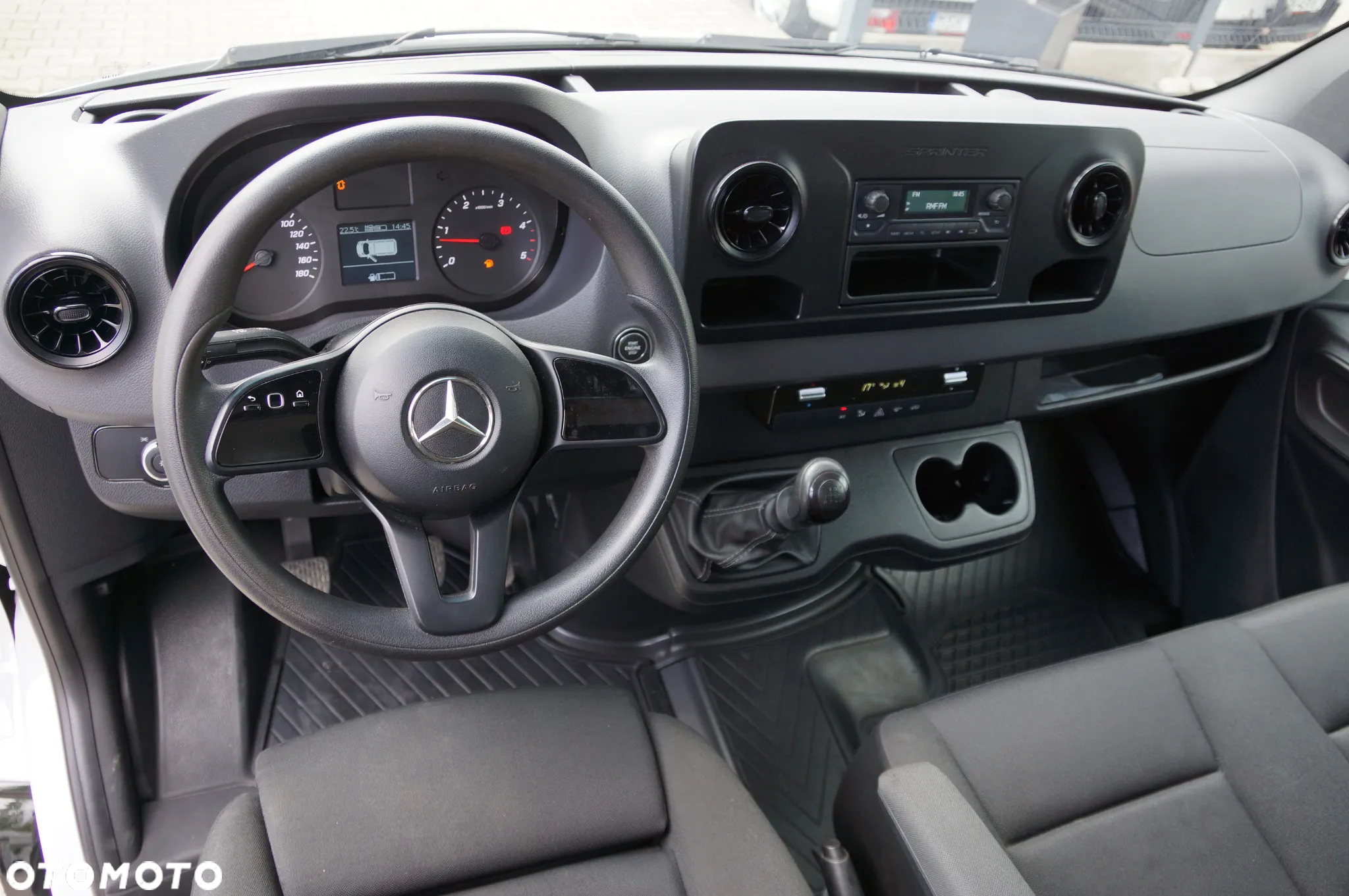 Mercedes-Benz Sprinter - 10
