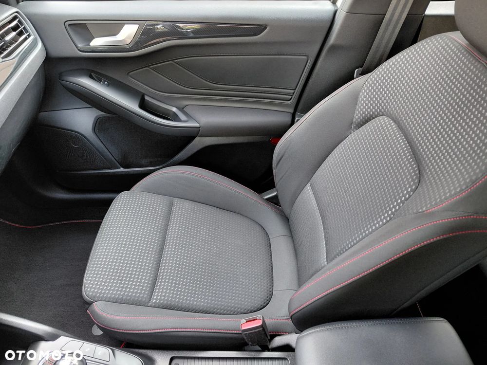 Ford Focus 1.5 EcoBoost ST-Line Business - 23