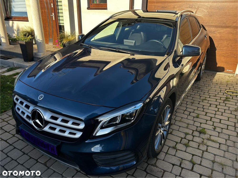 Mercedes-Benz GLA 200 7G-DCT AMG Line - 24