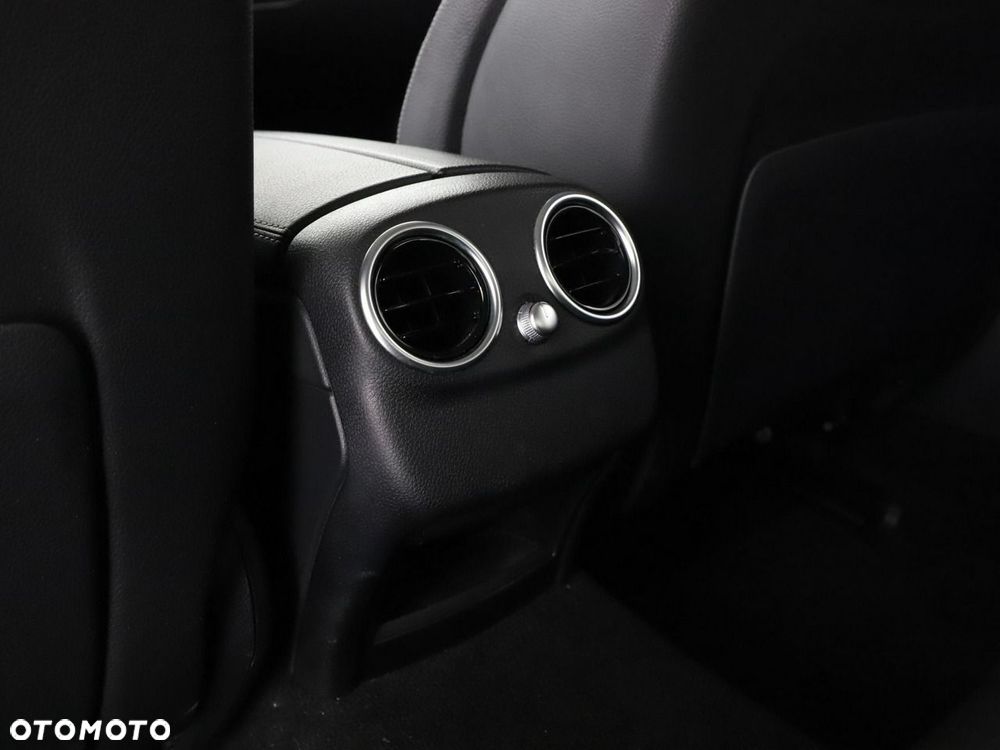 Mercedes-Benz Klasa C 300 9G-TRONIC Avantgarde - 41