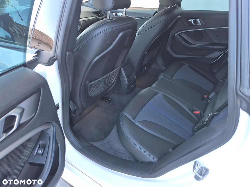 BMW Seria 2 218d M Sport sport - 27