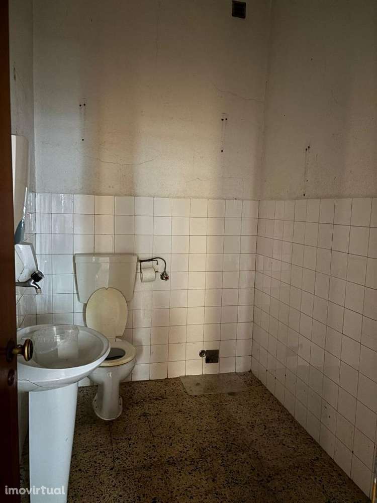 Espaço Comercial 196m2, Exc.Local., Possibiilidade converter Habitação - Grande imagem: 2/4