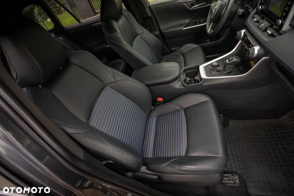 Toyota RAV4 2.5 Hybrid Black Edition by JBL 4x4 - 18