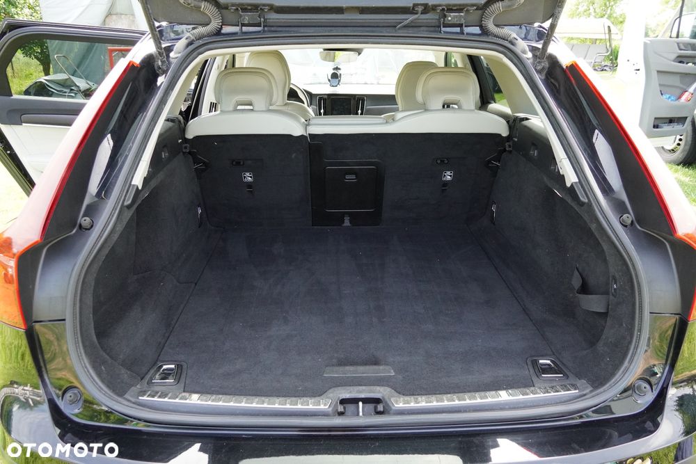 Volvo V90 D5 SCR AWD Momentum Pro - 29