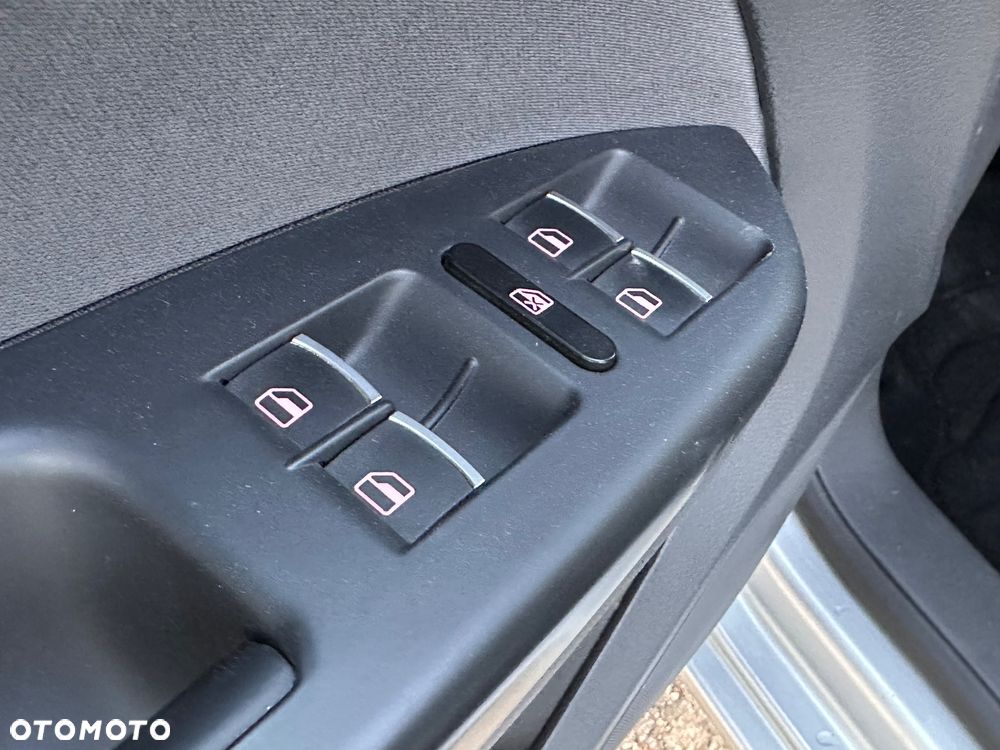 Volkswagen Touran 2.0 TDI DPF Highline DSG - 16