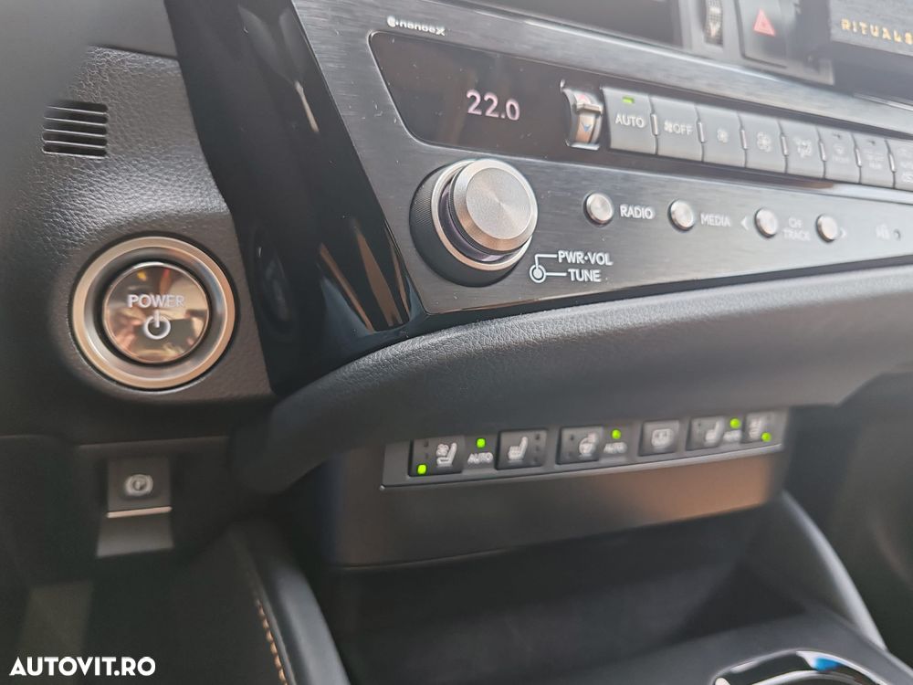 Lexus Seria ES 300h Executive - 26