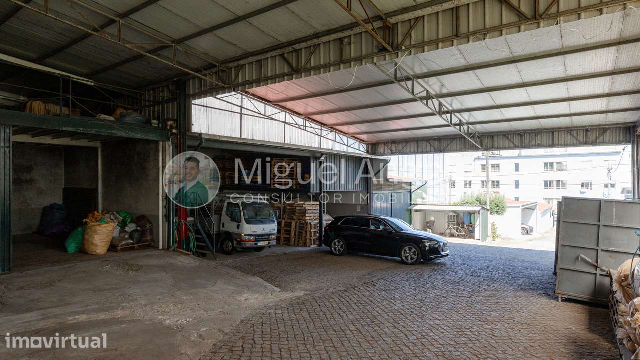 Armazém Industrial com Escritórios | Paços de Brandão - Grande imagem: 3/6