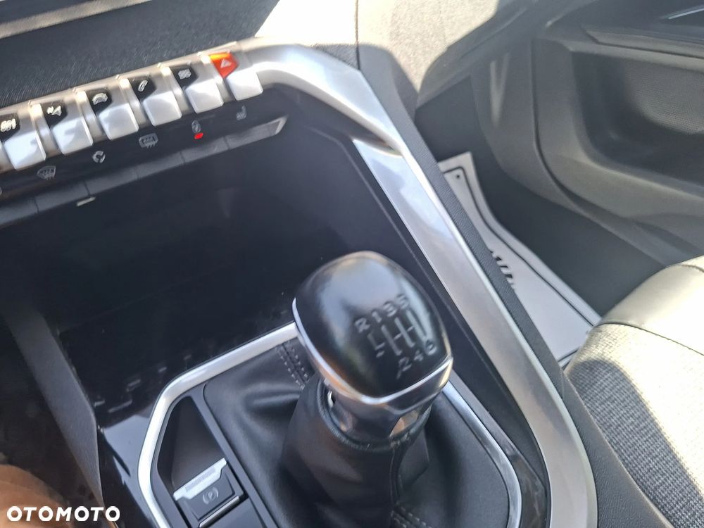 Peugeot 3008 - 23