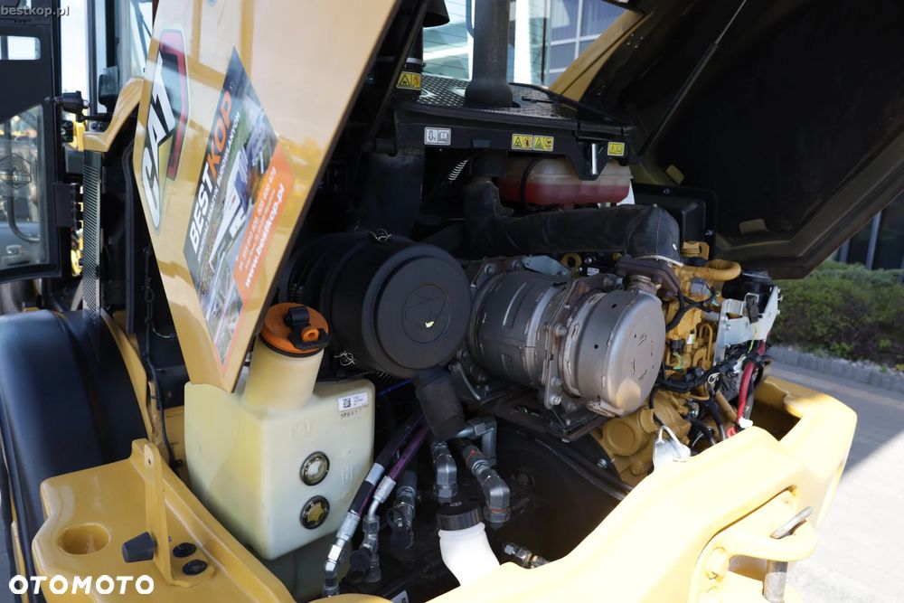 Caterpillar CAT 906M - 31