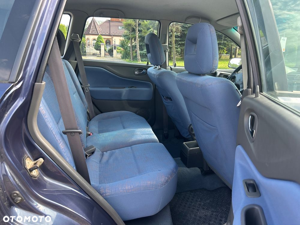 Mitsubishi Space Star - 13