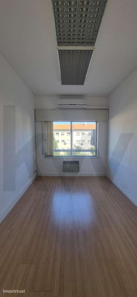 Escritório com 3 salas e hall de entrada grande para arrendar no Nº30 - Grande imagem: 5/17