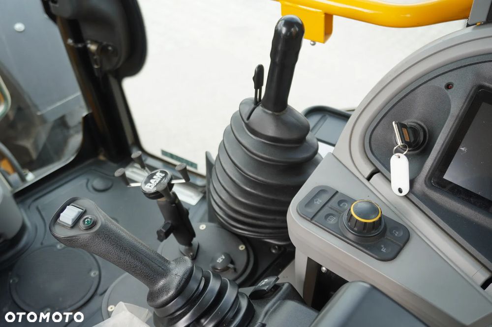 JCB 4CX PRO / 350 MTH!!! / 2023 / joysticki - 26