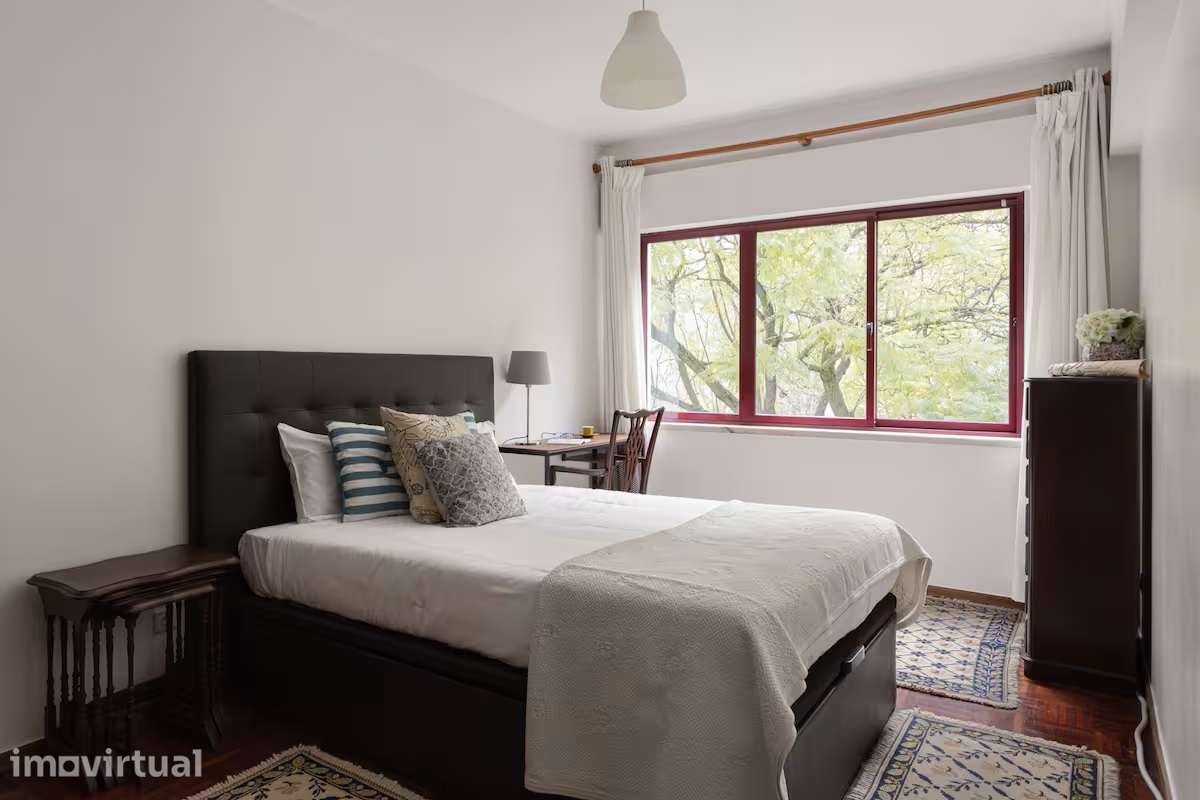 Quarto individual para estudante- Telheiras | 5 min do metro