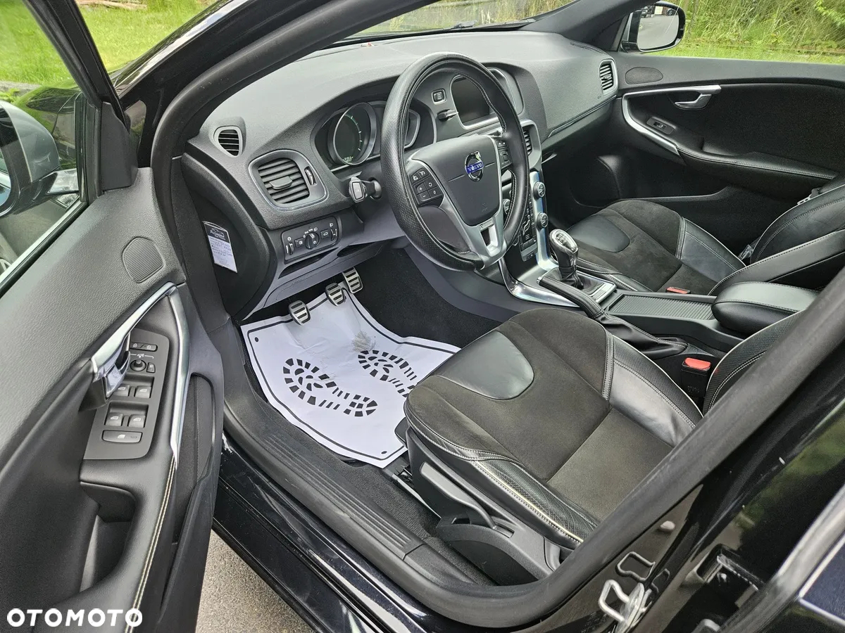 Volvo V40 D2 R-Design - 11