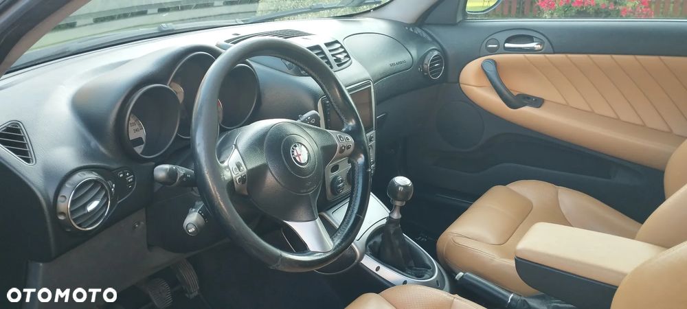 Alfa Romeo GT 1.9JTD 16V Distinctive - 13