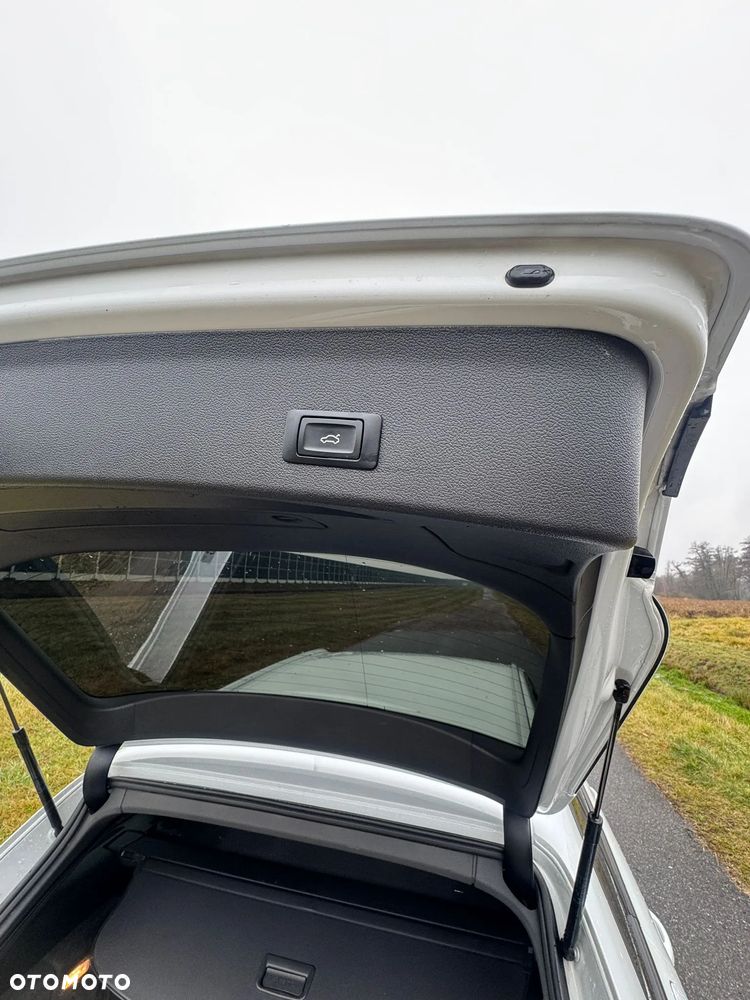 Audi A4 Avant 2.0 TDI Quattro Line S tronic - 25