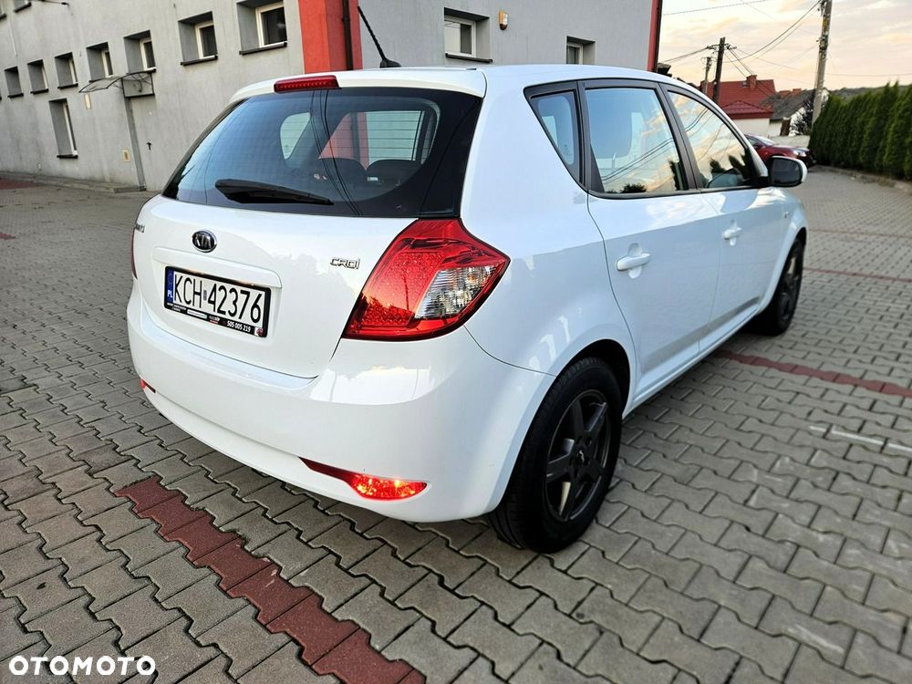 Kia Ceed 1.6 CRDi 90 ISG Spirit - 10
