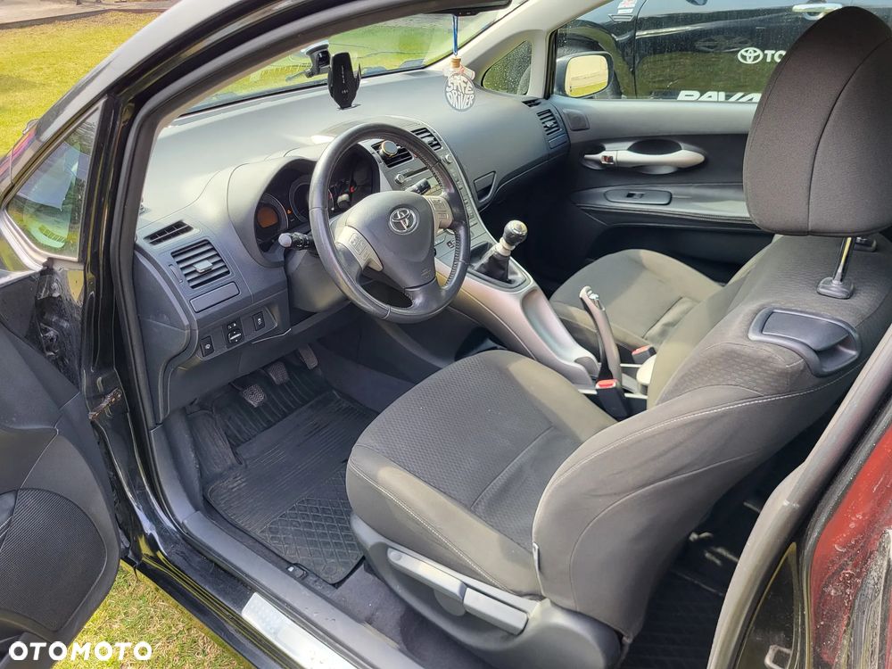 Toyota Auris 2.2 D-4D D-CAT - 9