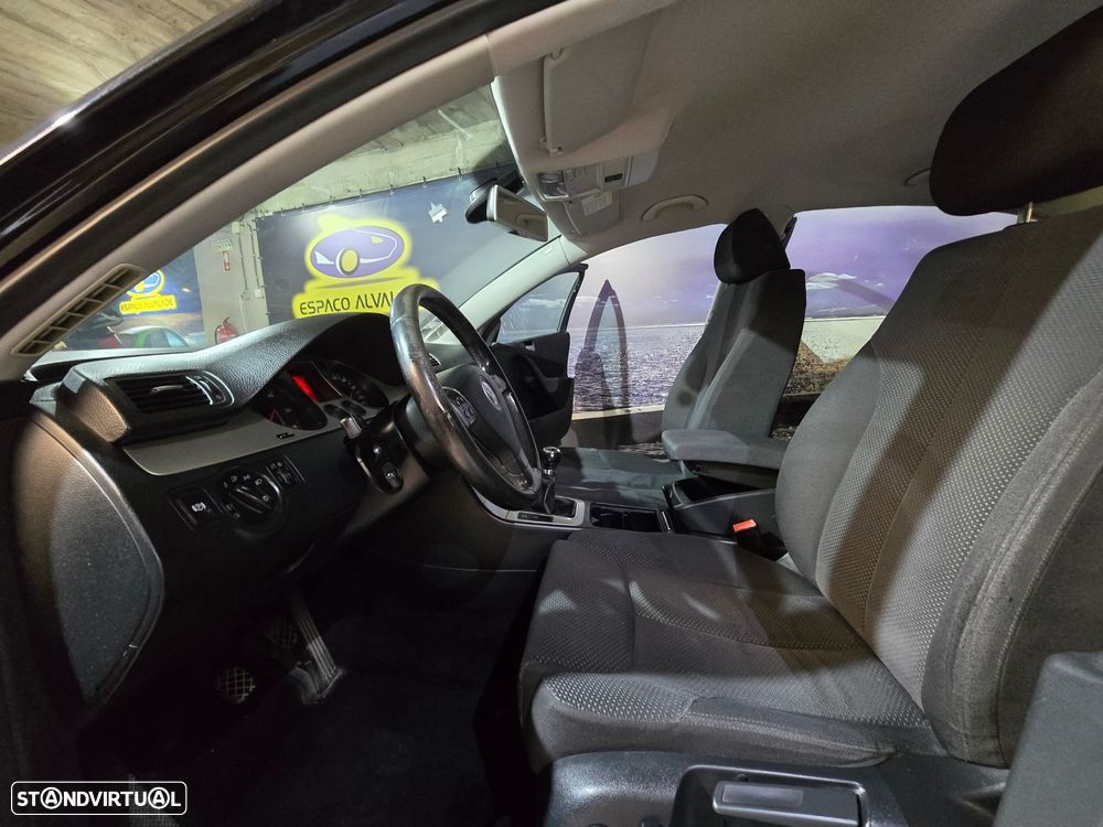 VW Passat 2.0 TDI Confortline - 6