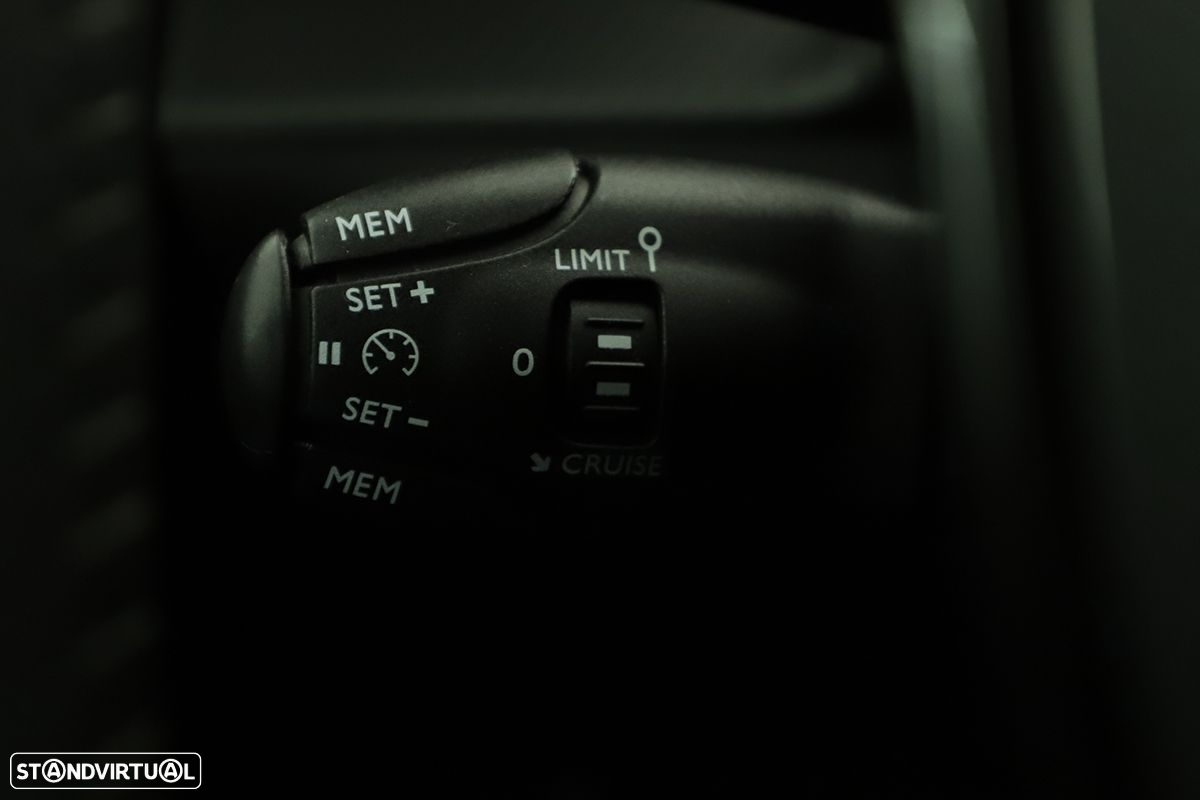 Peugeot 2008 1.2 PureTech Allure Pack - 18