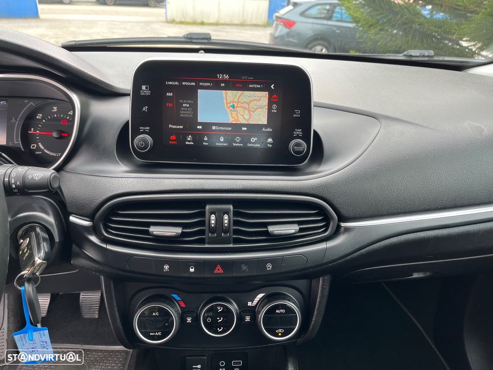 Fiat Tipo Station Wagon 1.6 M-Jet Lounge - 32