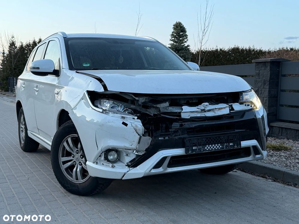 Mitsubishi Outlander Intense + - 24
