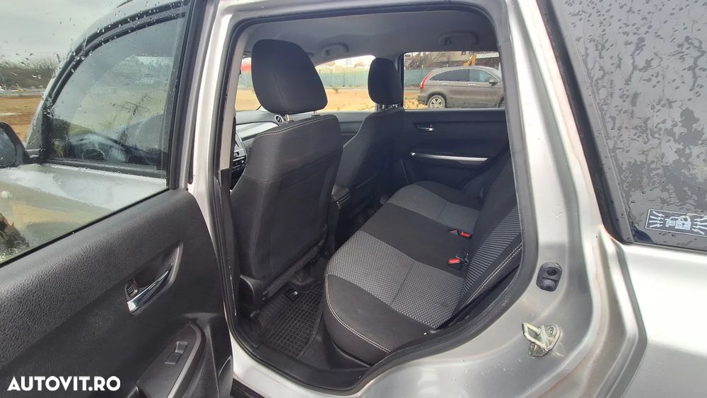 Suzuki Vitara 1.0 Passion - 10