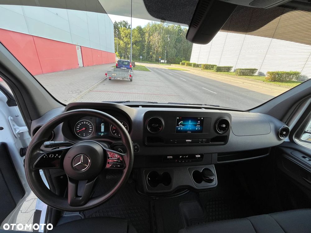 Mercedes-Benz Sprinter - 16