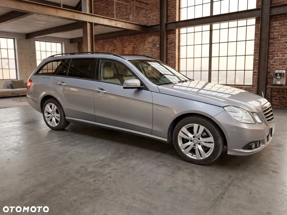 Mercedes-Benz Klasa E 220 CDI DPF BlueEFFICIENCY 7G-TRONIC Elegance - 9