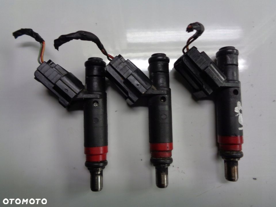 WTRYSKIWACZ VW POLO IV FABIA AWY 1.2 6V 03D906031C - 1