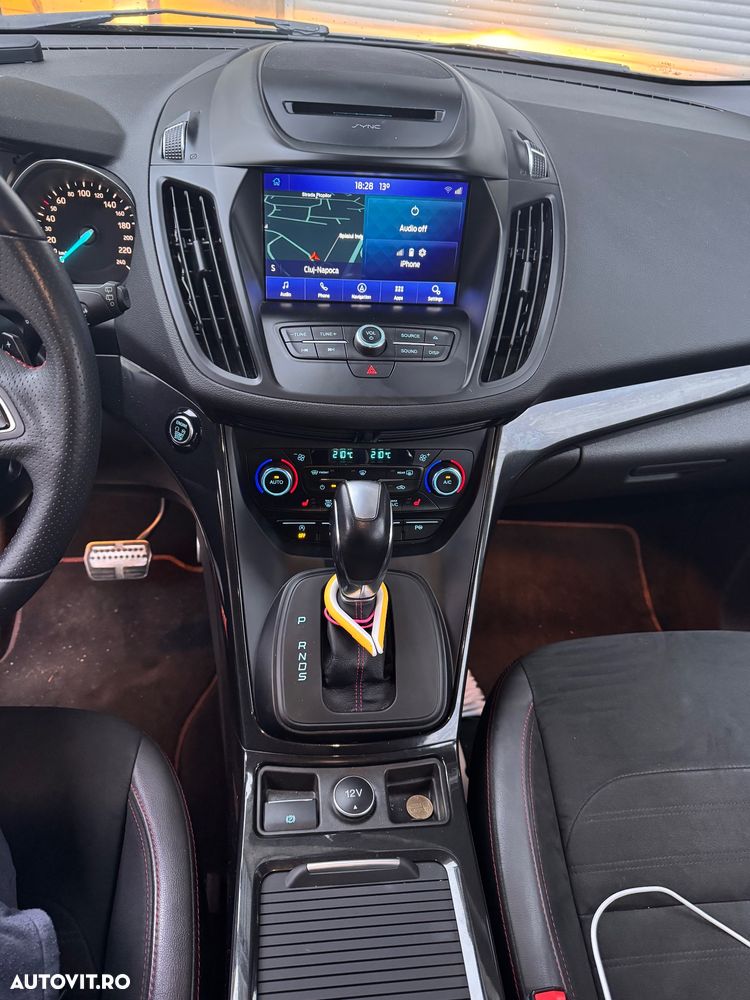 Ford Kuga 1.5 EcoBoost 4x4 Aut. ST-Line - 3