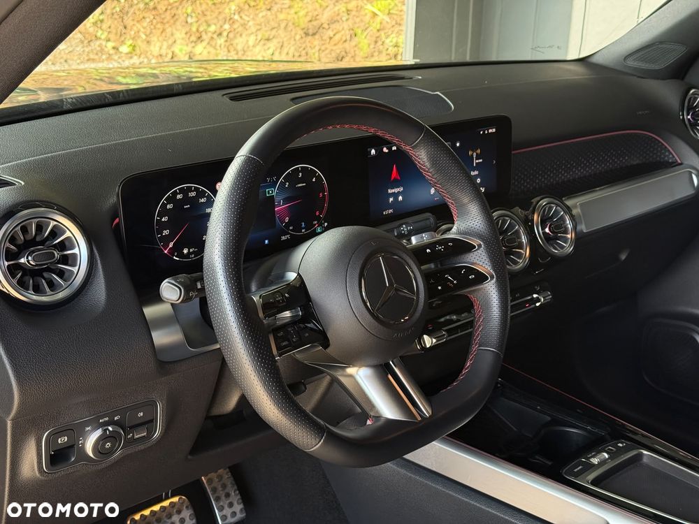 Mercedes-Benz GLB 200 d 4-Matic AMG Line 8G-DCT - 17