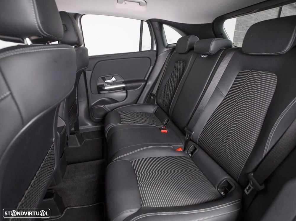 Mercedes-Benz GLA 180 7G-DCT Progressive - 10