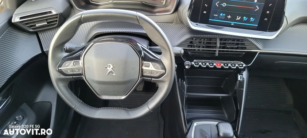 Peugeot 208 - 14