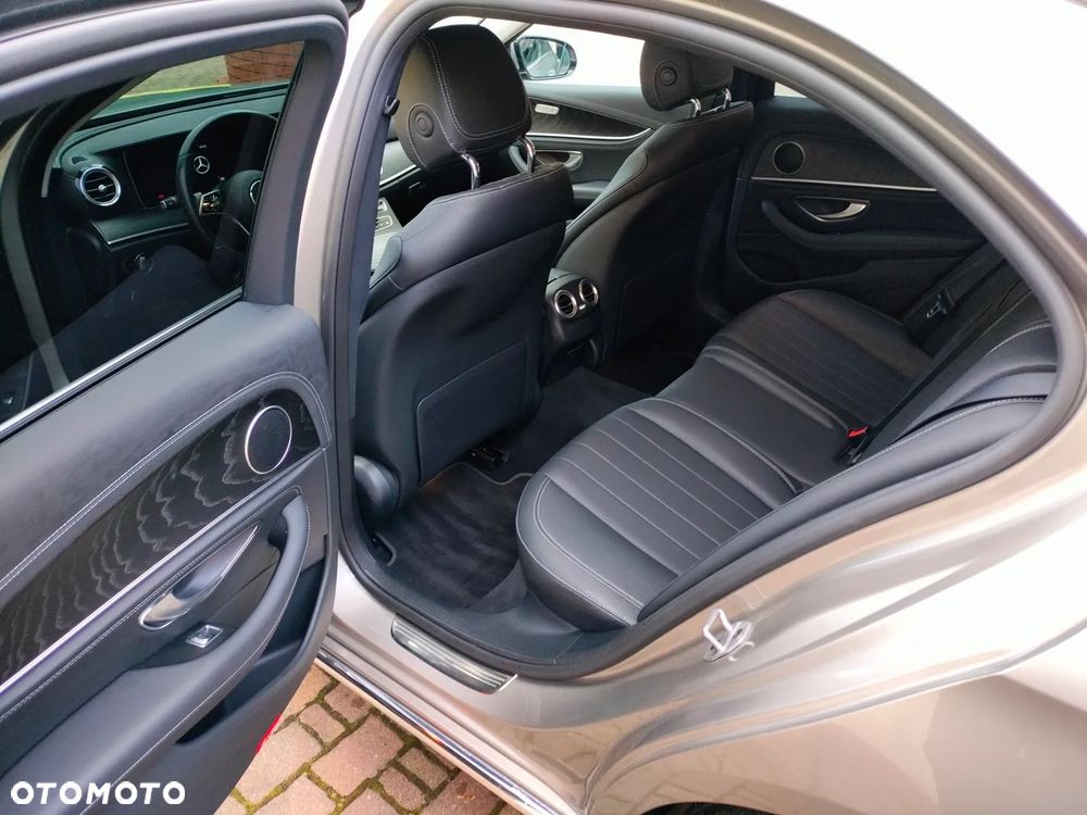 Mercedes-Benz Klasa E 220 d 4-Matic Exclusive - 13