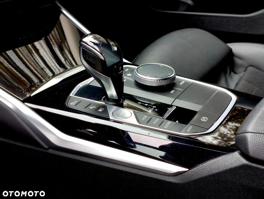 BMW Seria 3 330e Luxury Line sport - 9