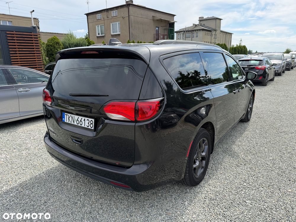 Chrysler Pacifica - 6