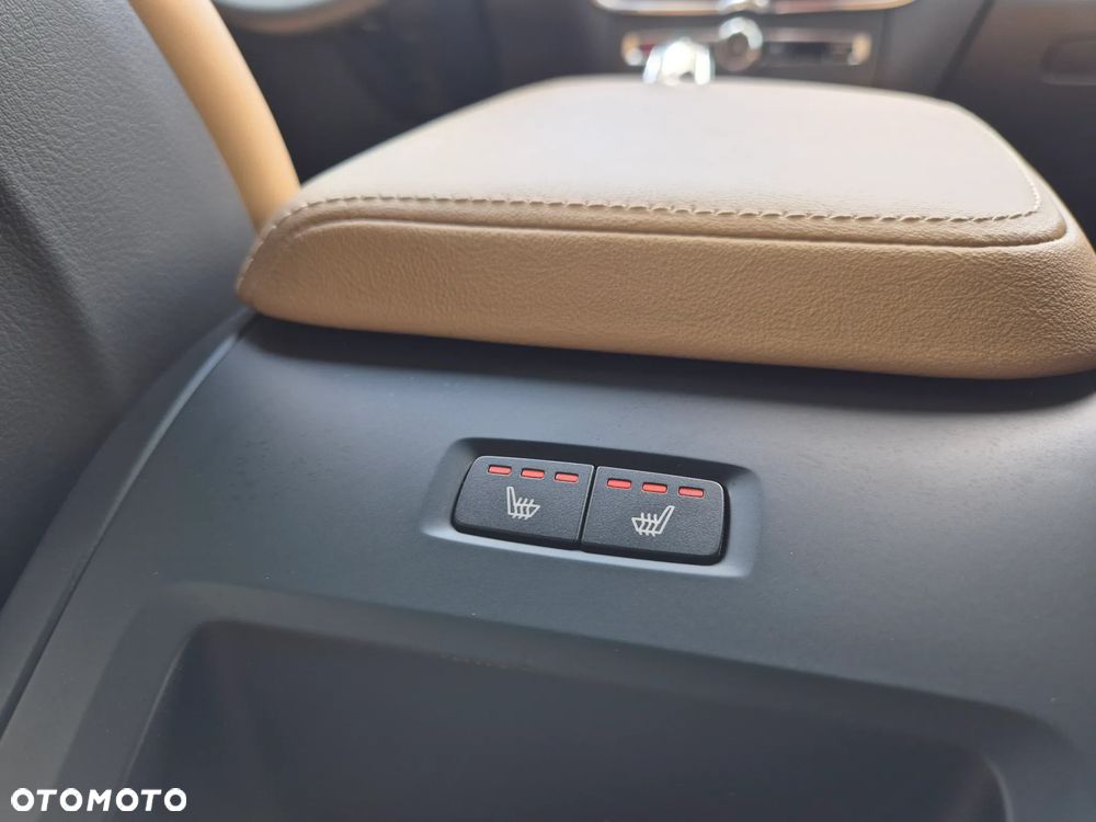 Volvo XC 60 B4 D AWD Ultimate Dark - 14