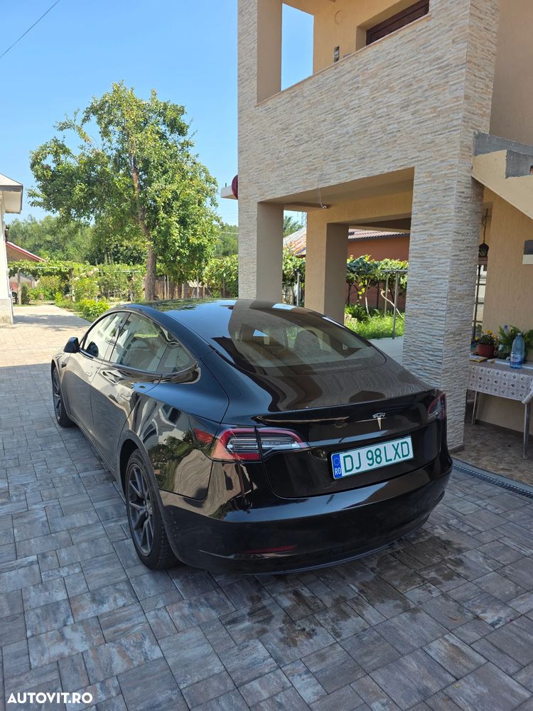 Tesla Model 3 - 3